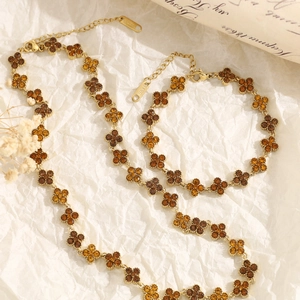 Schmuckset aus goldenem Edelstahl mit Kleeblatt-Halskette und Armband mit Strass