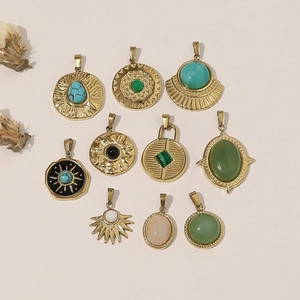 Lot de 10 pendentifs dorés bohèmes avec pierres naturelles turquoise et malachite