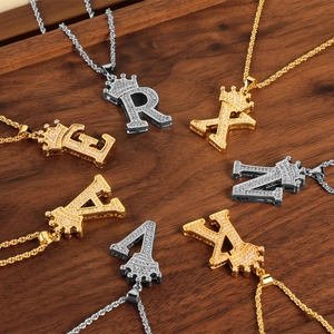 Collane con ciondolo a corona con lettere hip-hop in oro e argento con zirconi luccicanti