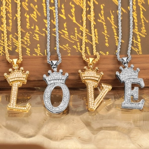 Collana con ciondolo a corona iniziale hip hop con zirconi pavimentati su catena