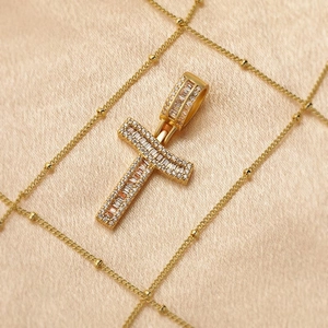 Ciondolo Iniziale Iced Out per Unisex in Rame Zirconia Hip Hop A-Z Lettera Alfabeto per Creazione Gioielli Collana Fai-da-te Regalo