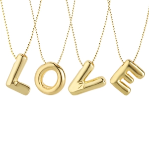 Collana con ciondolo LOVE a bolla 3D in oro 18k placcato con catena a sfere sottile
