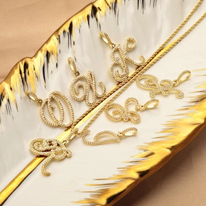 Collar con colgante de letra inicial chapado en oro hip hop con piedras de circonita