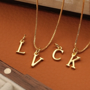 Pendentif Lettre Initiale Anglaise en Cuivre Plaqué Or pour Collier DIY Pendentif Alphabet Minimaliste pour Bijoux Femme Cadeau
