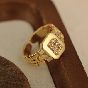 Anello dorato regolabile con lettera B in cristallo e fascia a catena stile vintage