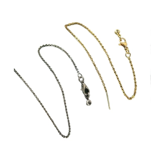 Collana a catena regolabile in oro e argento con sicure chiusure a moschettone