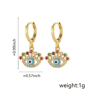 Detailansicht der Evil Eye Creolen mit bunten Zirkon-Steinen und Abmessungsangaben