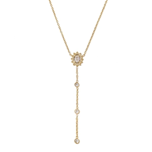 Détail du collier en Y plaqué or 18 carats avec pendentif étoile et zircons blancs