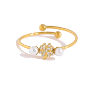 Detail of 18K gold plated clover bracelet with pave zircons and white pearls