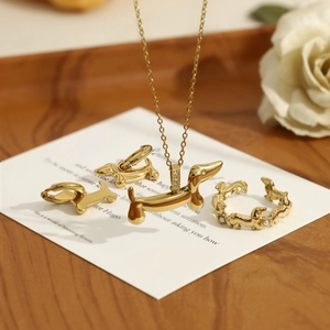Set gioielli bassotto dorato con collana cane palloncino, anello e orecchini a lobo