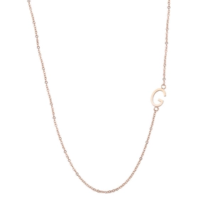 Détail du collier plaqué or rose 18 carats avec pendentif lettre G asymétrique