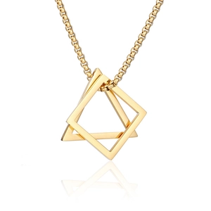 Collier minimaliste à double pendentif carré évidé doré avec chaîne à mailles carrées