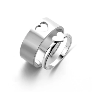 Coppia di anelli per innamorati in acciaio inossidabile con design a cuore complementare