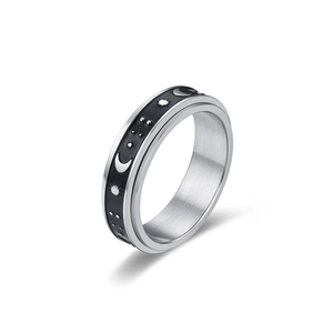 Anello girevole in acciaio spazzolato con incisioni celesti di luna e sole nero