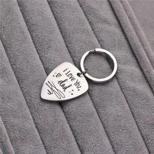 Stainless Steel Guitar Pick Keychain With I Love You Dad Engraving Heart Pattern Father's Day Gift For Dad Men Jewelry