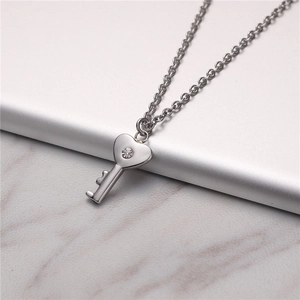 Fashionable titanium steel heart key pendant necklace with sparkling center stone for women