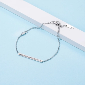 Elegant bar bracelet in silver finish featuring paved stones on a minimal cable chain