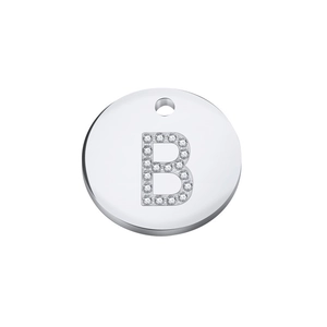 Ciondolo circolare in argento lucido con lettera B in strass brillanti su sfondo bianco