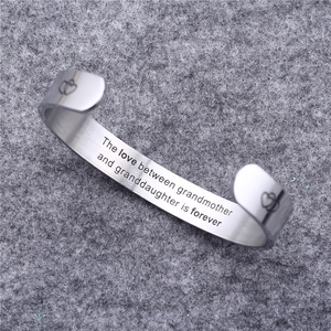 Bracciale rigido argento nonna e nipote con messaggio d'amore inciso per famiglia