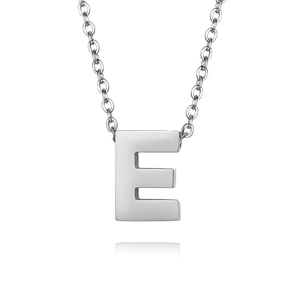 Poliertes Silber-Edelstahl-Halskette mit minimalistischem Buchstaben E Anhänger an einer O-Kette