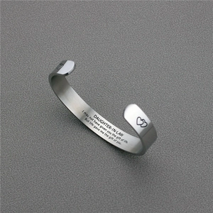 Brazalete de Acero Inoxidable Grabado Para Nuera Corazón Joyería Minimalista Regalo Para Familia Mujer Pulsera Color Plateado