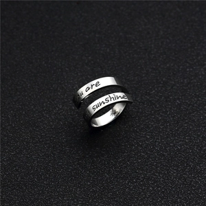 Bague double couche en acier argenté gravée You are my sunshine ajustable