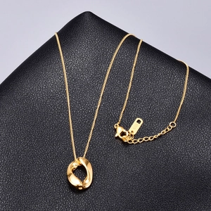 Elegante 18K vergoldete Edelstahlkette mit gedrehtem geometrischem Anhänger für Damen