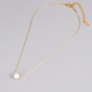 Minimalistische 18K vergoldete Edelstahlkette mit runder weißer Perle Anhänger