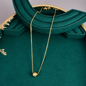 Elegante collana in acciaio inossidabile dorato con perla a rete con taglio a diamante