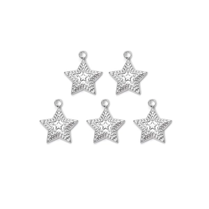 Set de cinco colgantes de estrella plateada con grabados y anillas integradas