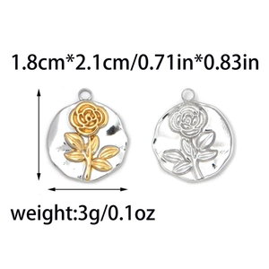 Detail der zweifarbigen Rosenanhänger mit Maßen 1.8cm x 2.1cm und Gewichtsangaben