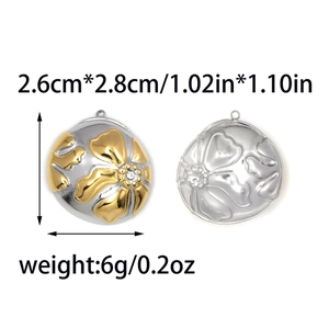 Detailansicht runder Blütenanhänger in Gold und Silber für DIY-Schmuckzubehör
