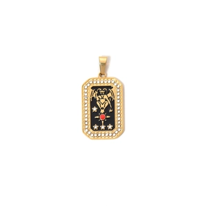 Gothic 18k gouden rechthoekige hanger met zwart duivelstotem en kristallen rand