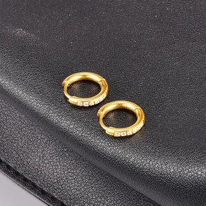 Klassische 18K vergoldete Creolen mit funkelnden Zirkoniasteinen für Damen