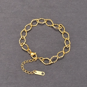 Minimalist 18K gold-plated diamond-shaped chain bracelet with lobster clasp and extension chain