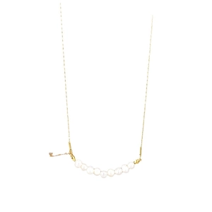 Elegante Goldkette mit neun natürlichen Süßwasserperlen in gebogenem Anhänger-Design