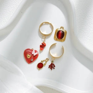 Colgantes de corazón rojo y cuadrados con dijes de reloj dorado para sets de joyería DIY