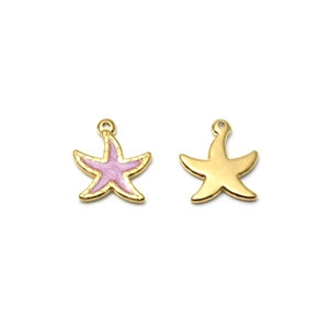 Detalle macro de colgantes de estrella de mar dorados y esmalte lila para joyas DIY
