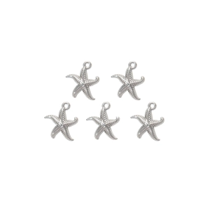 Vue détaillée de cinq pendentifs étoile de mer en argent texturé pour bijoux à faire soi-même
