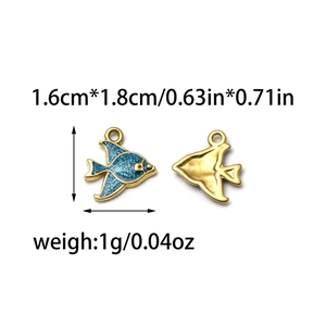 Goldener Edelstahl Tropenfisch Anhänger mit blauem Glitzer für DIY Schmuckstücke