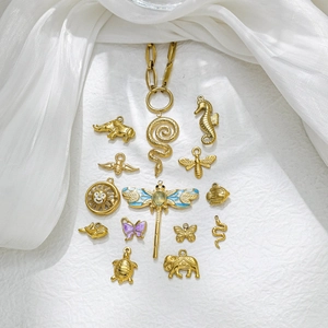 Pendenti Animali in Acciaio Inossidabile Placcato Oro 18K per Creazione Gioielli DIY Farfalla Ape Charms a Tema Natura