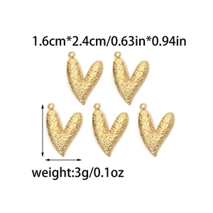 Colgante de corazón en acero inoxidable dorado con textura martillada para joyería