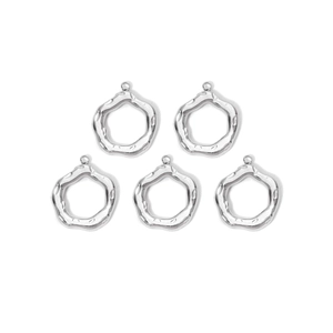 Cinco colgantes geométricos de acero inoxidable 304 martillados para joyería artesanal