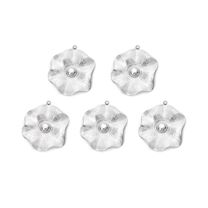 Five pieces of silver wavy flower pendants in 18K gold stainless steel for DIY jewelry
