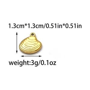 Detail eines 1,3 cm großen, 18K vergoldeten Muschel-Anhängers mit Größenmarkierungen