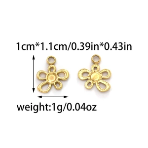 Detail of gold flower petal charms showing size 1x1.1cm and weight 1g for jewelry making