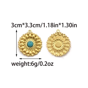 Détail du pendentif tournesol avec dimensions 3x3,3cm et incrustation turquoise