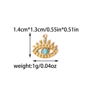 Pendentif œil porte-bonheur doré avec pierre bleue et détails cils, taille 1,4x1,3cm
