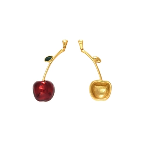 Colgante de cereza en acero inoxidable con esmalte rojo y acabado en oro