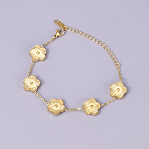 Elegante bracciale in acciaio al titanio placcato oro 18K con cinque delicati fiori